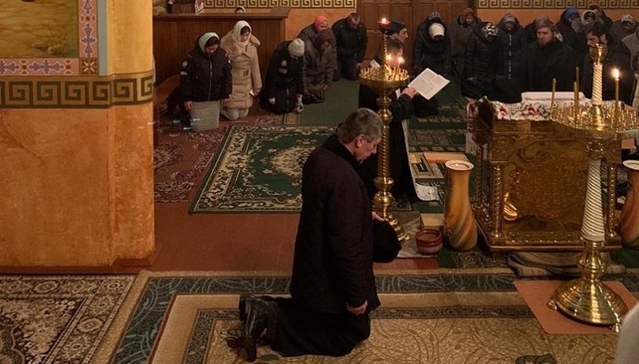 Credincioșii Bisericii Ortodoxe Ucrainene și-au întors biserica și au săvârșit serviciul divin în ea. Imagine: UJO