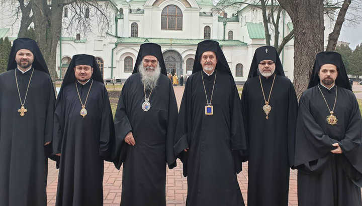 Представители Константинопольского патриархата, принимавшие участие в «Соборе» ПЦУ. Фото: romfea 