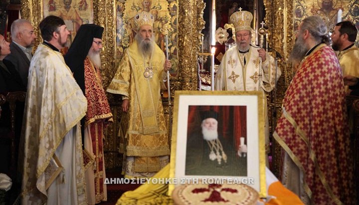 Mitropolitul Serghie a slujit cu Întâistătătorul Bisericii Ortodoxe a Ciprului, Arhiepiscopul Hrisostom II. Imagine: Romfea
