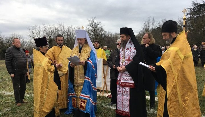 Митрополит Рязанський Марк освятив закладку нового храму. Фото: hungary.orthodoxia.org