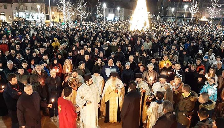 Учасники молебню на захист Православ’я. Фото: mitropolija.com