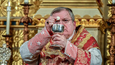 Catholic Cardinal accuses Pope of heresy and uniting with freemasons