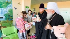 Митрополит Агафангел навестил маленьких пациентов лечебных заведений Одессы