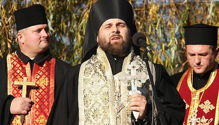 «Епископ» Борис Харко (в центре). Фото: lnu.edu.ua