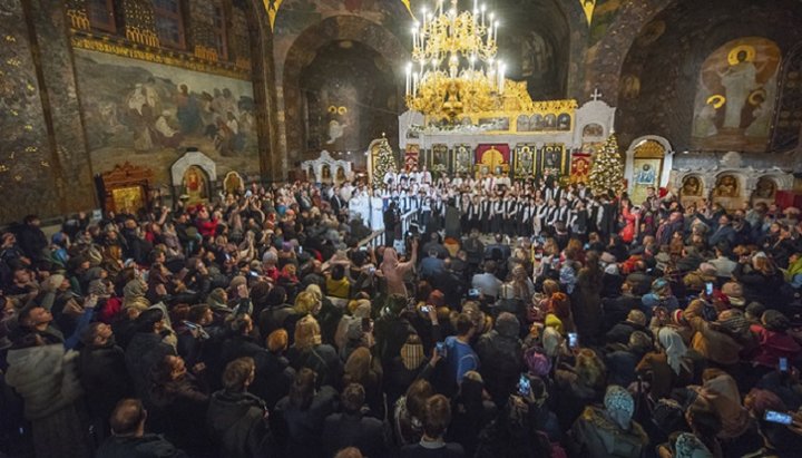 IX Всеукраинский фестиваль колядок и щедривок «Рождественский перезвон» в Киево-Печерской лавре. Фото: сайт обители