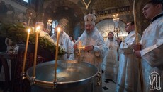 Предстоятель совершил богослужение Навечерия Богоявления в киевской лавре