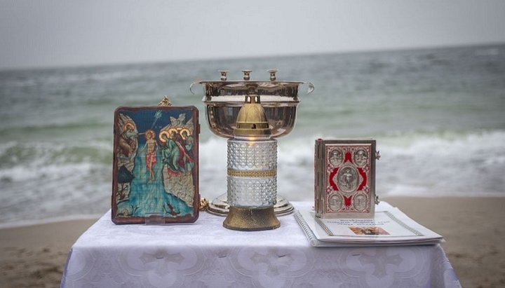 Иерархи УПЦ освятили морские воды Украины. Фото: Православная Одесса
