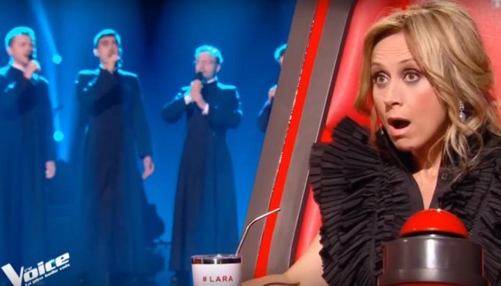 Famous Lara Fabian during the performance by Orthodox seminarians. Photo: screen video
