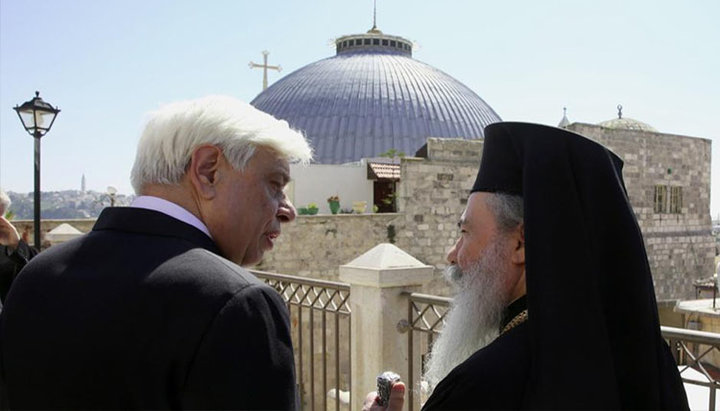 Патріарх Єрусалимський Феофіл III і президент Греції Прокопіс Павлопулос. Фото: romfea.gr