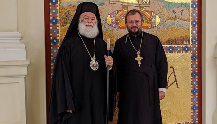 Πατριάρχης Αλεξανδρείας Θεόδωρος Β' και ανεξάρτητος κληρικός της Ρωσικής Ορθόδοξης Εκκλησίας Κύριλλος (Γοβορούν). Φωτογραφία: Facebook