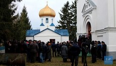 OCU activists in Myshev cut off church locks hanged by the police