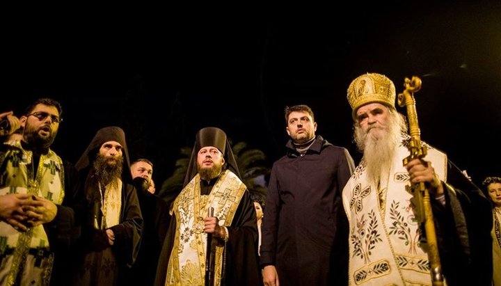 Metropolitan Amfilohije and Bishop Victor during the cross procession in Budva. Photo: Facebook