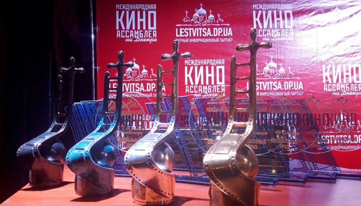 Нагороди фестивалю «Кіноасамблея на Дніпрі». Фото: прес-служба Дніпропетровської єпархії УПЦ