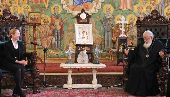 Предстоятель Грузинской Церкви Патриарх-Католикос Илия II и посол США в Грузии Келли Дегнан. Фото: patriarchate.ge