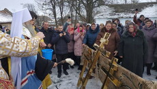 В Онишковцах освятили кресты храма, построенного вместо захваченного