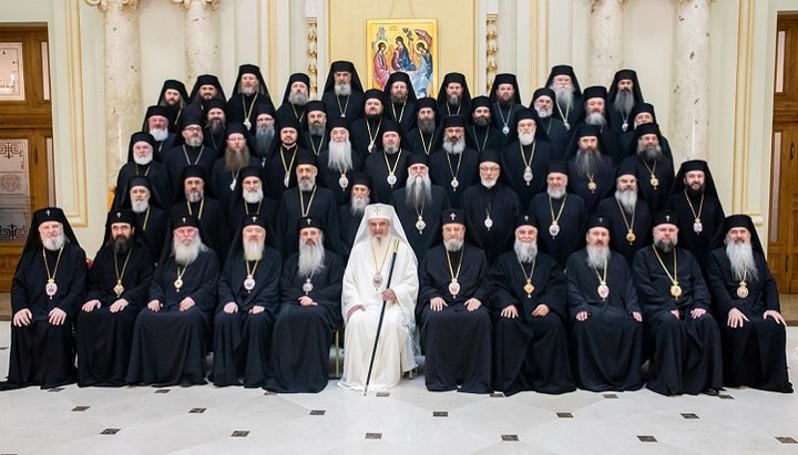 Patriarhul Bisericii Române Daniel și Episcopatul Bisericii Ortodoxe Române. Imagine: Romfea