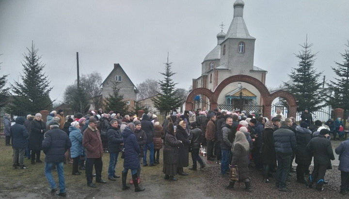 Συνέλευση των ενοριτών της ενορίας UOC στο χωριό Budyatichy. Φωτογραφία: ΕΟΔ