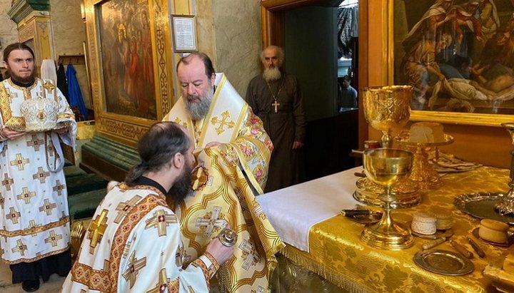 Владыка Митрофан возглавил богослужения в Почаевской лавре. Фото: пресс-служба Луганской епархии