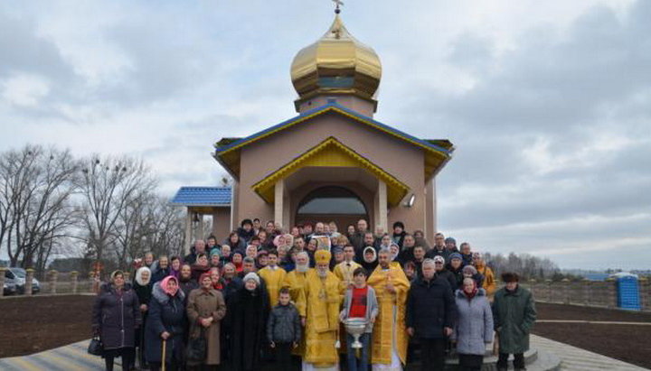 В селе Малая Рача освятили новый УПЦ в честь святого апостола Иоанна Богослова. Фото: ovruch.church.ua