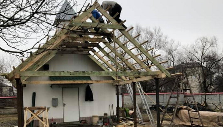 В городе Иршава начали восстанавливать пострадавший от пожара храм. Фото: m-church.org.ua