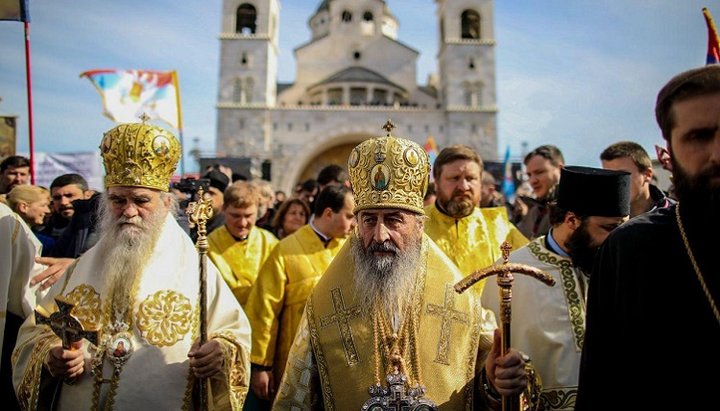 Крестный ход в Подгорице. Фото: епископ Виктор (Коцаба)