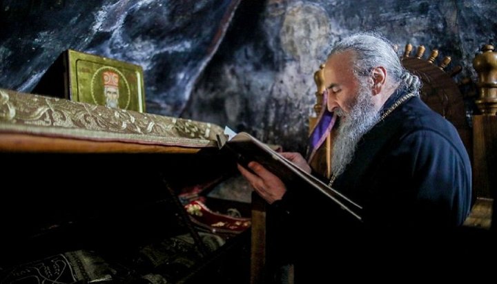 Ο Προκαθήμενος της UOC στο μοναστήρι Οστρόγκ του Μαυροβουνίου. Φωτογραφία: Επίσκοπος Βίκτωρ (Κοτσάμπα)
