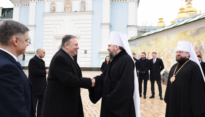 Head of the OCU Epiphany Dumenko and US Secretary of State Michael Pompeo. Photo: pomisna.info