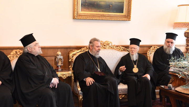 Patriarhul Constantinopolului Bartolomeu în cadrul unei întâlniri cu Arhiepiscopul Hrisostom. Imagine: orthodoxtimes
