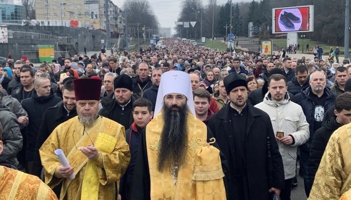 Metropolitan Varsonofy led the procession in Vinnytsia. Photo: vinnytsia.church.ua