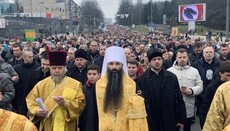 More than 7,000 believers walk in cross procession along Vinnytsia streets
