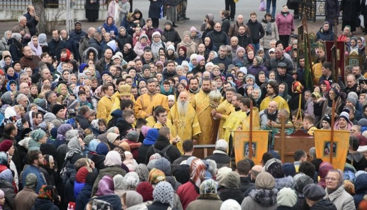 У Чернігові пройшов масовий хресний хід. Фото: Чернігівська єпархія УПЦ