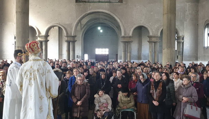 Божественная литургия в храме Сербской Церкви в Валево. Фото: orthodoxtimes.com