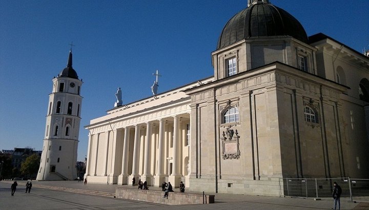 Католицький кафедральний собор у Вільнюсі. Фото: wikiway.com