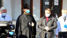 UOC transfers 3,100 coronavirus tests to medical workers in Lugansk region