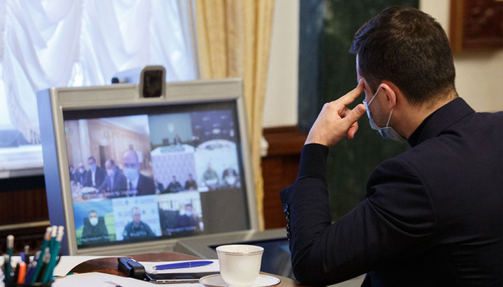 Ο Πρόεδρος της Ουκρανίας Βλαντίμιρ Ζελένσκι ηγήθηκε την τηλεδιάσκεψη, στην οποία συζητήθηκε το θέμα της καραντίνας του κοροναϊού στις ημέρες του Πάσχα. Φωτογραφία: president.gov.ua