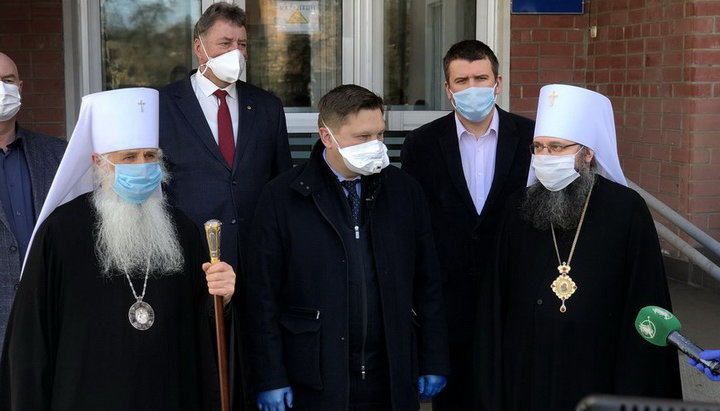 УПЦ передала медикам Черниговской области 2900 тестов на коронавирус. Фото: orthodox.cn.ua