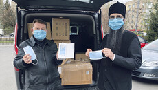 Вінницька єпархія отримала від фонду Новинського захисні маски для віруючих