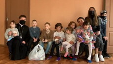 Духовенство єпархій УПЦ дало дарунки до Великодня дітям-сиротам й інвалідам