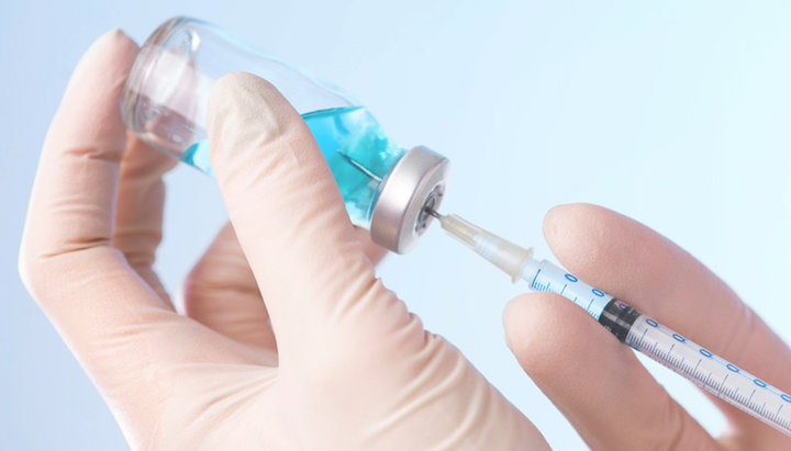 В Оксфорді розробили вакцину, яка використовує клітини абортованої дитини. Фото: etcetera.media