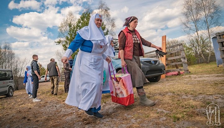 Сестры Марфо-Мариинской обители посетили село Личманы Житомирской области. Фото: Информационно-просветительский отдел УПЦ.