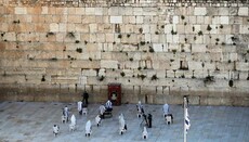 До 300 чоловік і в масках: в Єрусалимі відкрили доступ до Стіни плачу
