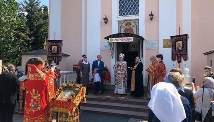 Президент Молдовы посетил первое после карантина богослужение в Кишиневе. Фото: mk.kn.md