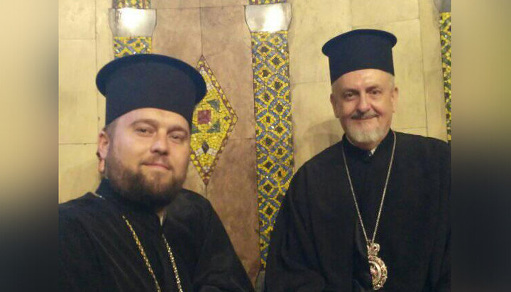 Cleric of the OCU Andrei Golovkov with Metropolitan Emmanuel of Gaul. Photo: facebook.com/Andrey Golovkov