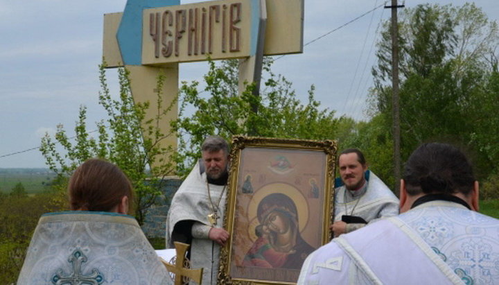 Чернігівська єпархія провела хресний хід з молитвою про припинення пандемії. Фото: orthodox.com.ua