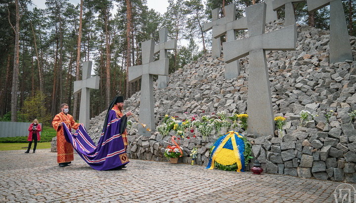 Священнослужителі УПЦ вшанували пам'ять жертв політичних репресій. Фото: news.church.ua