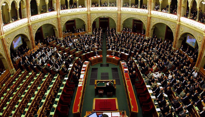 Зал заседаний венгерского парламента. Фото: reuters.com