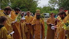 Верующие захваченного храма УПЦ в Жидычине отметили престольный праздник