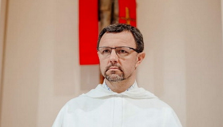 Clericul Bisericii Romano-Catolice de la Kiev Petro Balog. Imagine: birdinflight.com