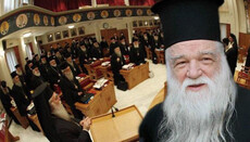 Ієрарх ЕПЦ закликав міністра освіти Греції до публічного покаяння