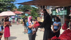 На Філіппінах клірики РПЦ організували допомогу голодуючим